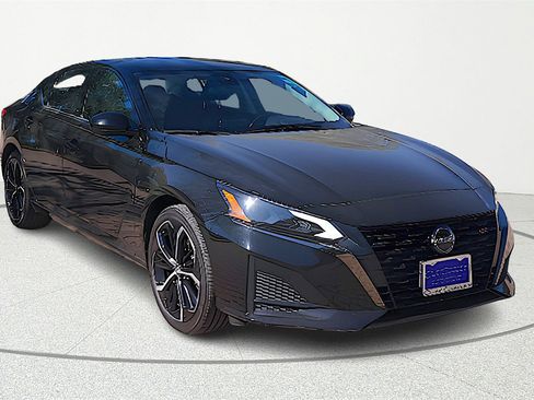 Certified 2024 Nissan Altima 2.5 SR image 1