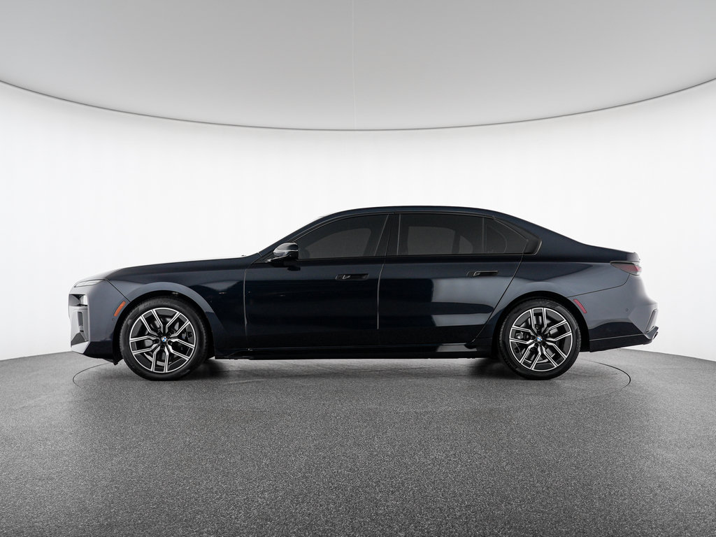 Used 2024 BMW 760i xDrive AWD/4WD image 2