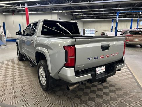 Used 2024 Toyota Tacoma SR5 AWD/4WD image 5