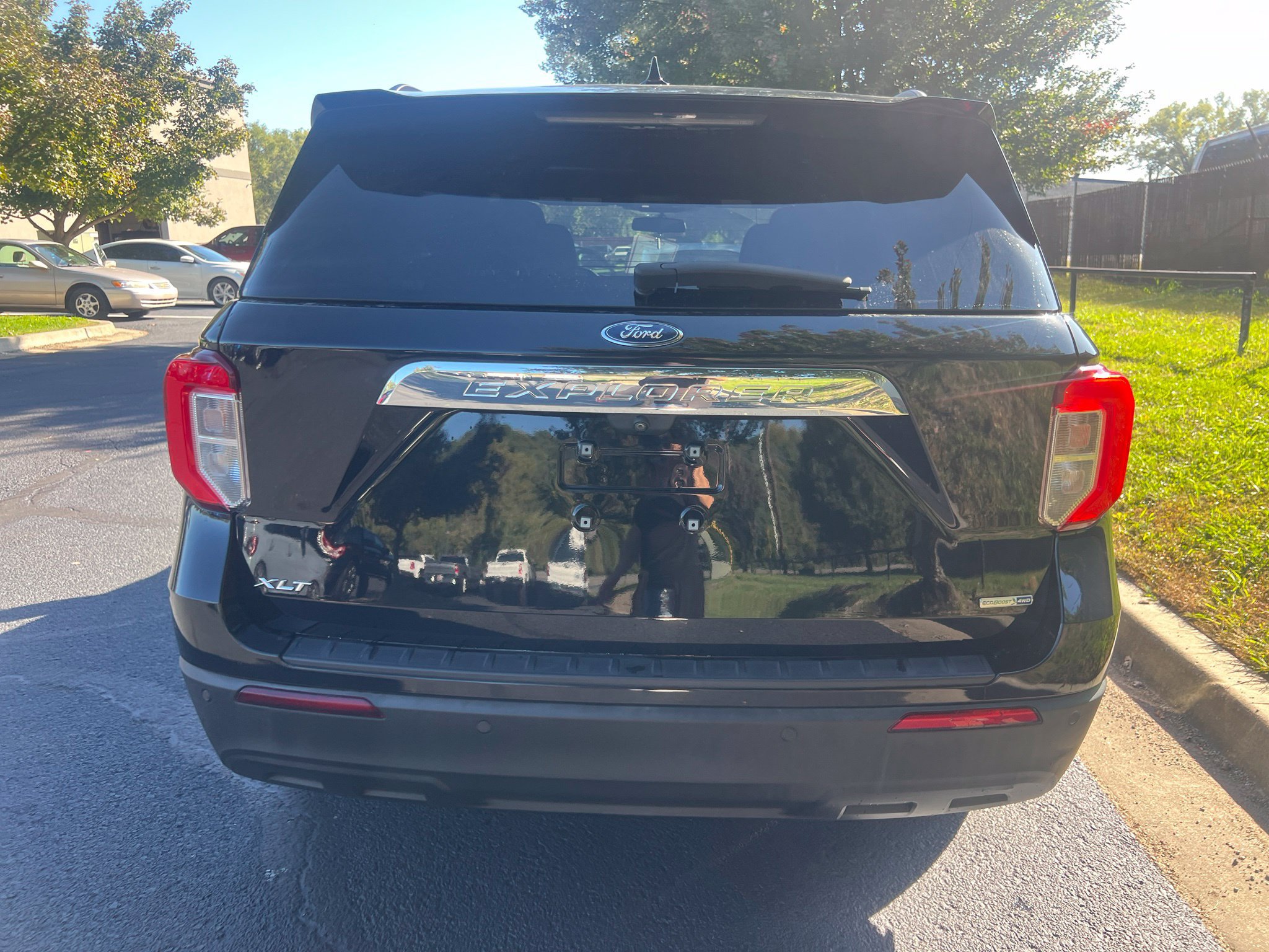 Used 2020 Ford Explorer XLT w/ Comfort Package AWD/4WD image 6