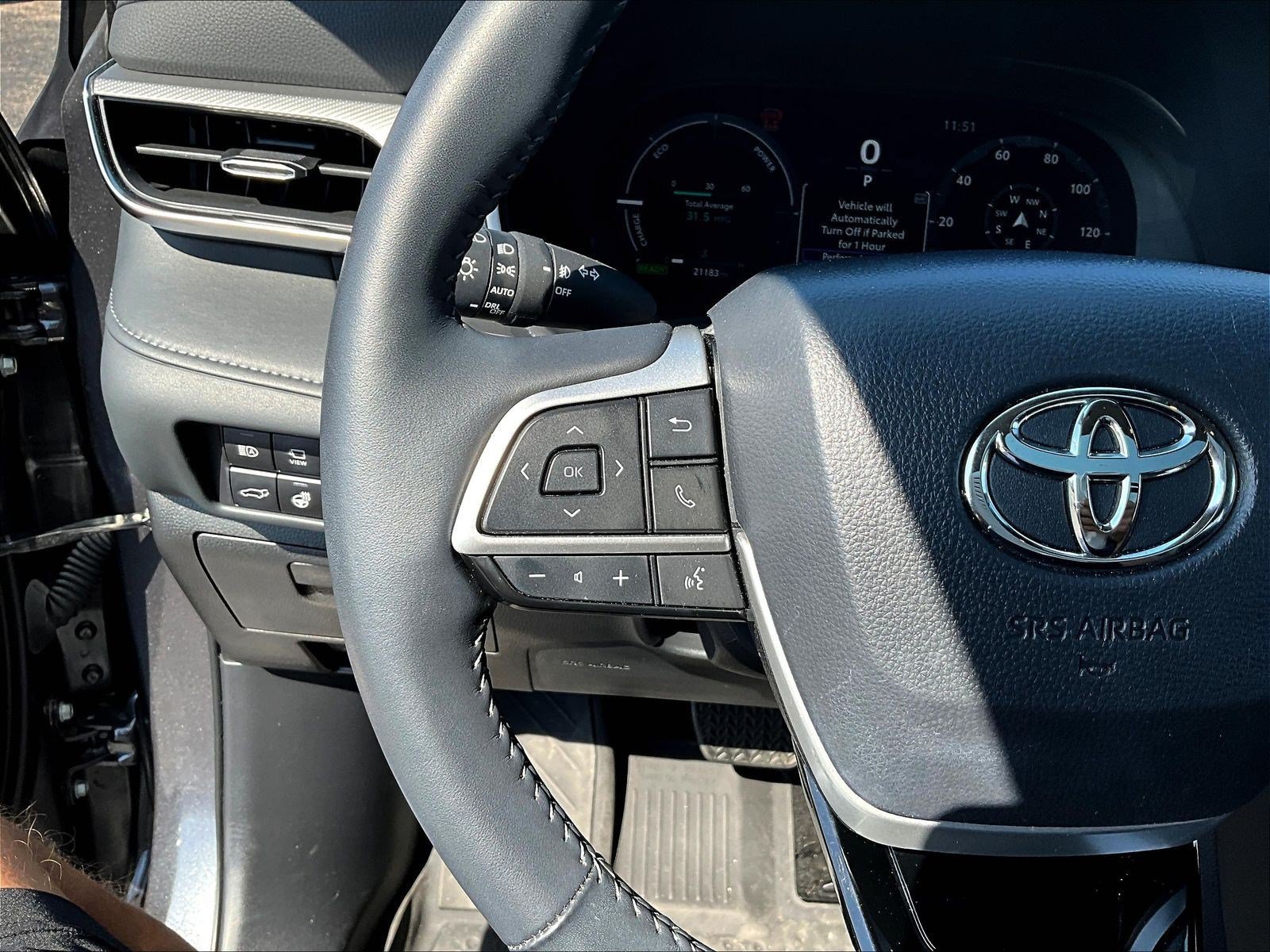Used 2025 Toyota Highlander Platinum AWD/4WD image 11