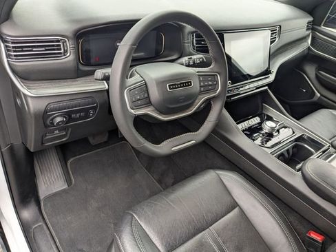 Used 2023 Jeep Wagoneer L Series III w/ Preferred Equipment Group image 10