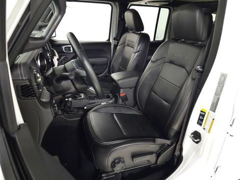 Used 2022 Jeep Wrangler Unlimited Sahara w/ LED Lighting Group AWD/4WD image 17