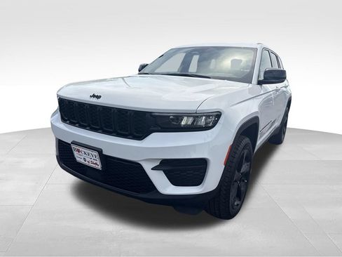 Used 2023 Jeep Grand Cherokee Altitude AWD/4WD image 7