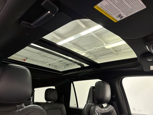 Used 2023 Lincoln Navigator L Reserve AWD/4WD image 15