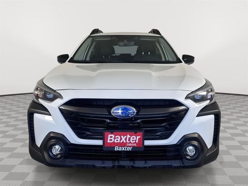 Used 2025 Subaru Outback Premium AWD/4WD image 2