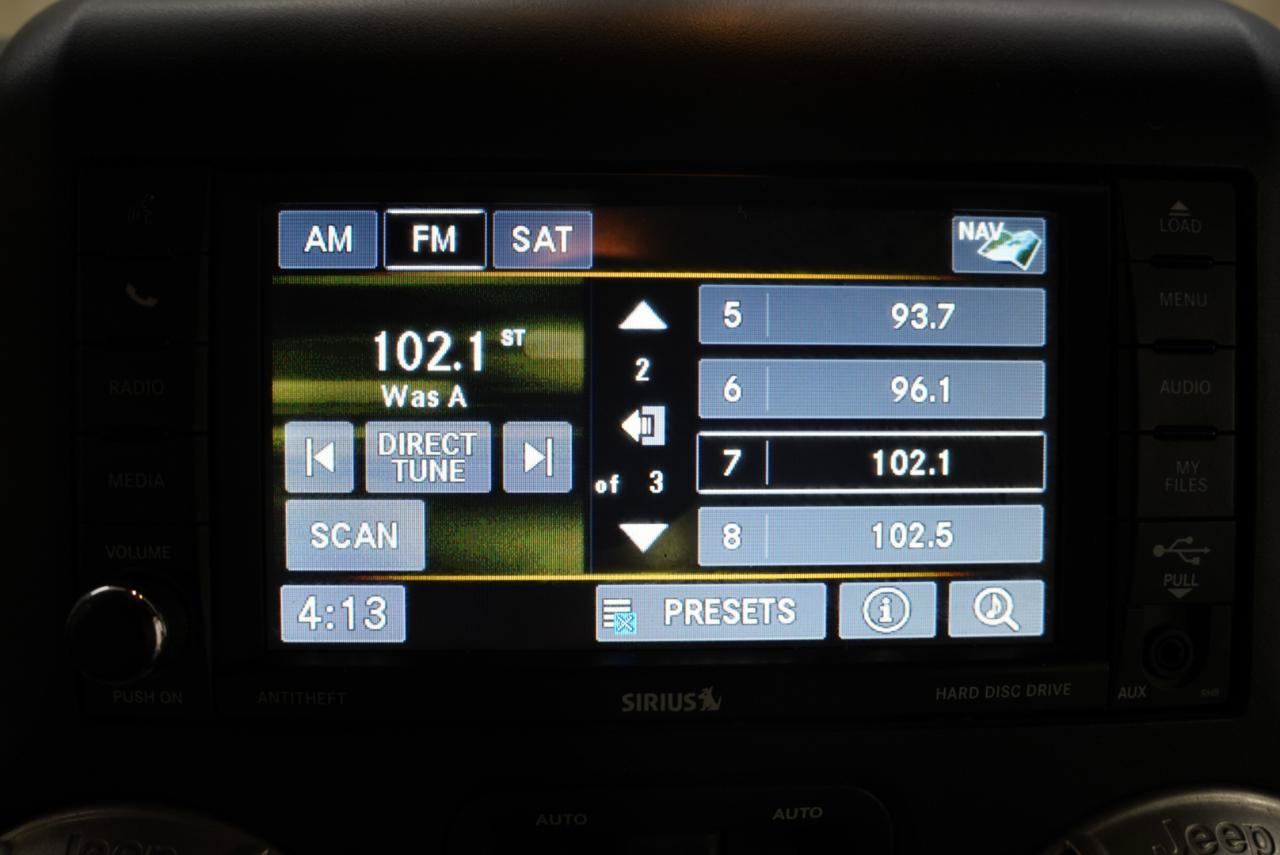 Used 2017 Jeep Wrangler Unlimited Sahara w/ Dual Top Group AWD/4WD image 26