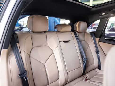 Certified 2026 Porsche Macan AWD/4WD image 39