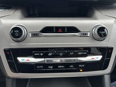 Used 2023 Ford Explorer XLT image 23