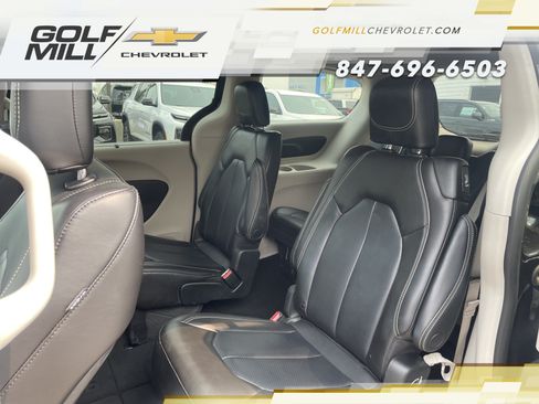 Used 2023 Chrysler Pacifica Touring-L FWD image 25