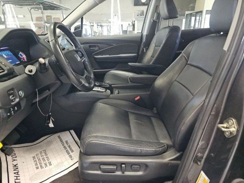 Used 2019 Honda Pilot Touring image 6