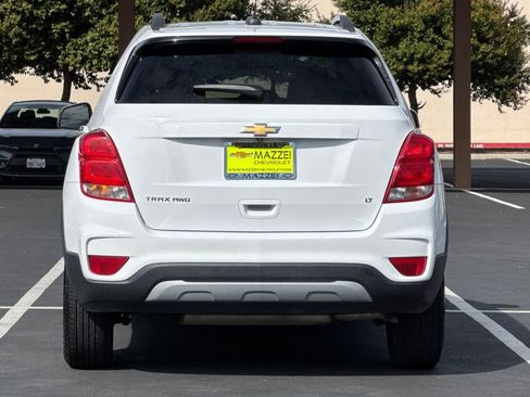 Used 2018 Chevrolet Trax LT w/ LT Convenience Package image 12