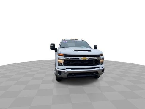 Used 2024 Chevrolet Silverado 3500 LT image 3
