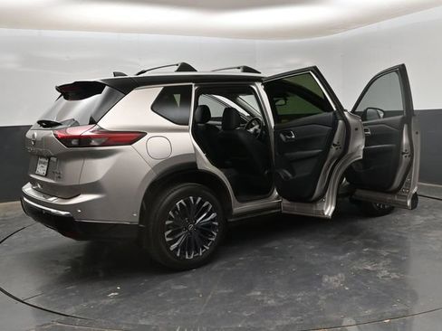 Certified 2025 Nissan Rogue Platinum image 31