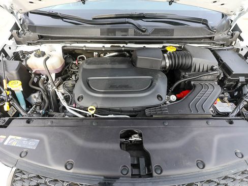 Used 2024 Chrysler Pacifica Touring-L image 19