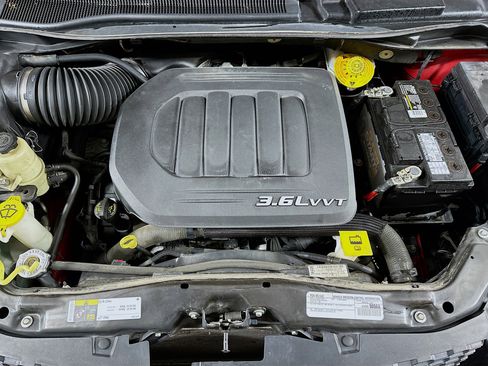 Used 2016 Dodge Grand Caravan SXT image 30