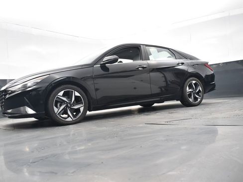 Used 2022 Hyundai Elantra Limited image 24