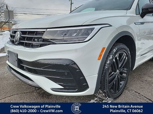 Certified 2022 Volkswagen Tiguan SE R-Line image 24