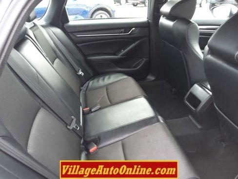 Used 2018 Honda Accord Sport image 32