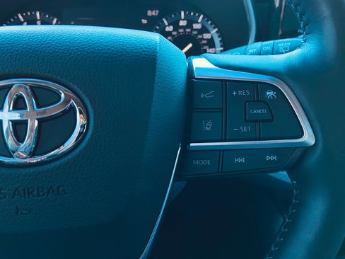 Used 2020 Toyota Highlander Limited image 32