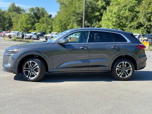 Used 2025 Audi Q5 Premium w/ Convenience Package AWD/4WD image 3