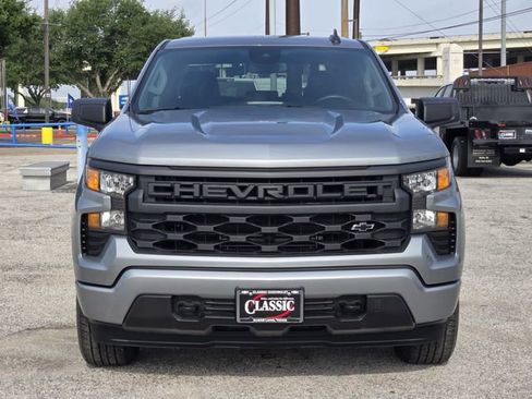 Used 2023 Chevrolet Silverado 1500 Custom AWD/4WD image 2