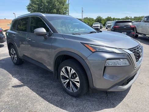 Used 2022 Nissan Rogue SV w/ SV Premium Package FWD image 2