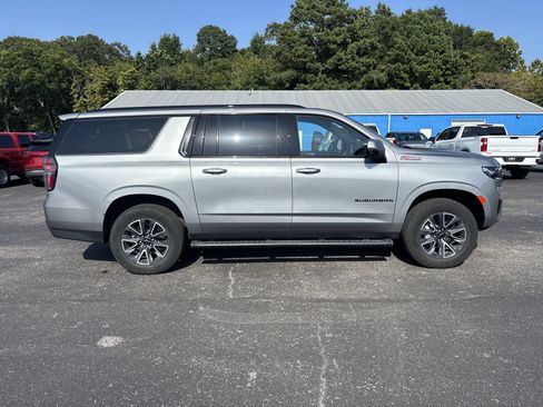Used 2024 Chevrolet Suburban Z71 w/ Luxury Package AWD/4WD image 6