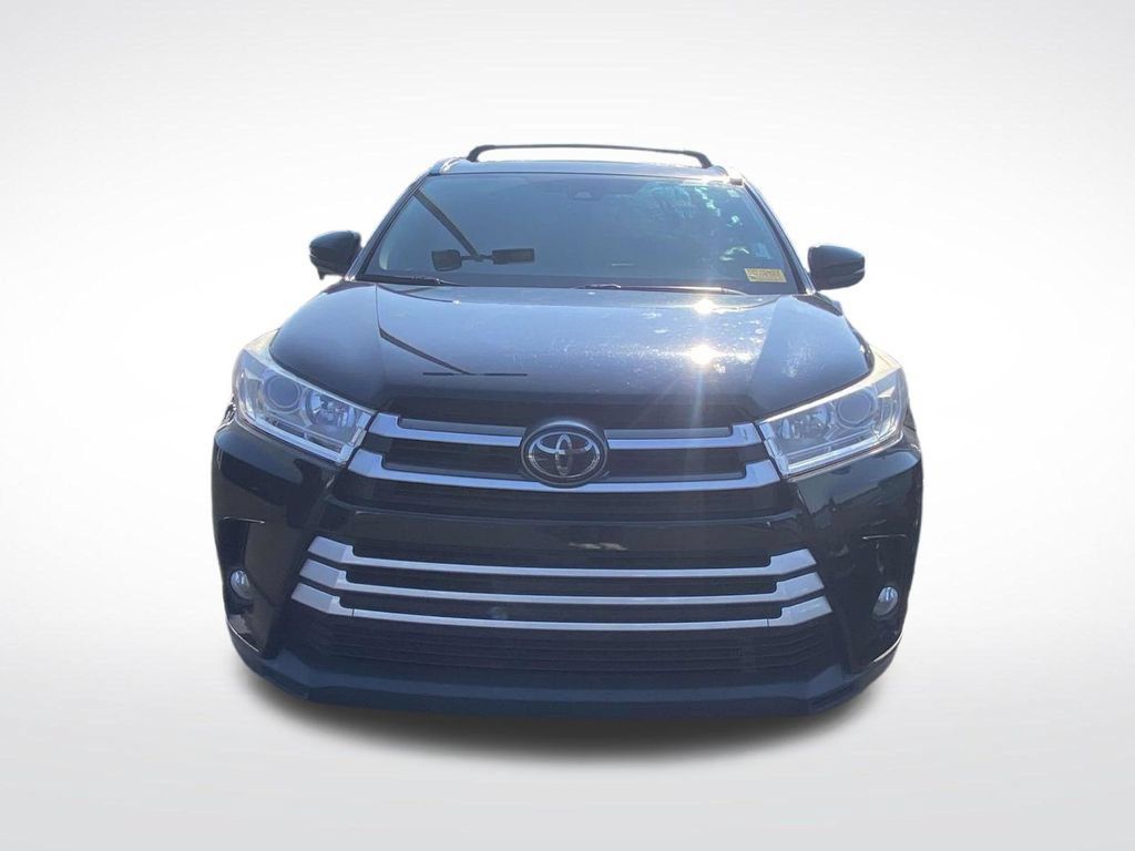 Used 2017 Toyota Highlander XLE AWD/4WD image 2