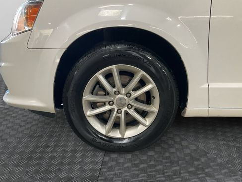 Used 2019 Dodge Grand Caravan SXT FWD image 14