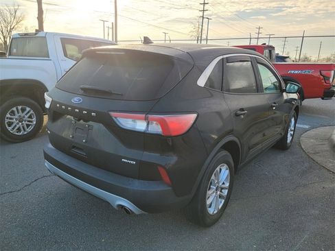 Used 2021 Ford Escape SE w/ Cold Weather Package image 4