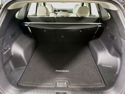 Used 2025 Hyundai Tucson SE image 35
