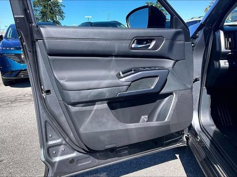 New 2026 Nissan Pathfinder SL FWD image 13