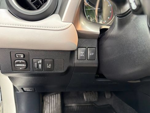 Used 2018 Toyota RAV4 XLE AWD/4WD image 24