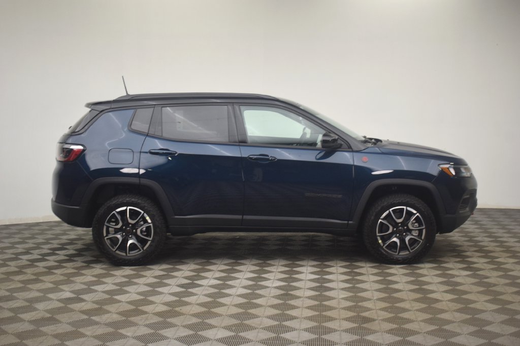 New 2026 Jeep Compass Trailhawk AWD/4WD image 3