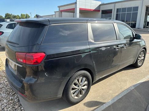 Used 2020 Kia Sedona LX FWD image 2