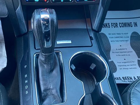 Used 2018 Ford Explorer Limited image 20