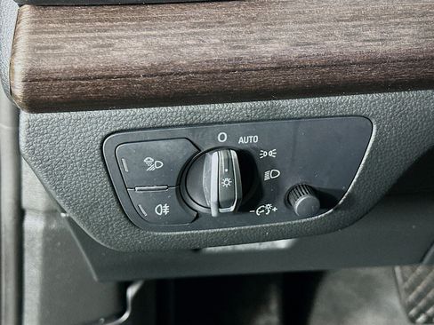 Used 2021 Audi Q5 Premium w/ Convenience Package image 16