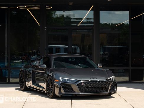 Used 2020 Audi R8 V10 w/ Carbon Exterior Package image 1