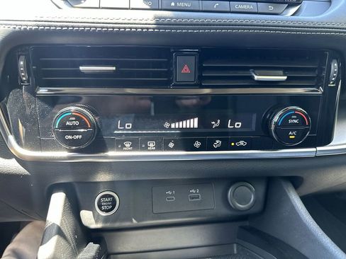 Used 2021 Nissan Rogue SV image 38