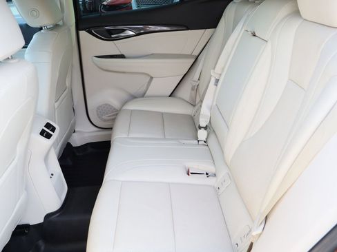 Used 2022 Buick Envision Essence w/ Technology Package I image 23