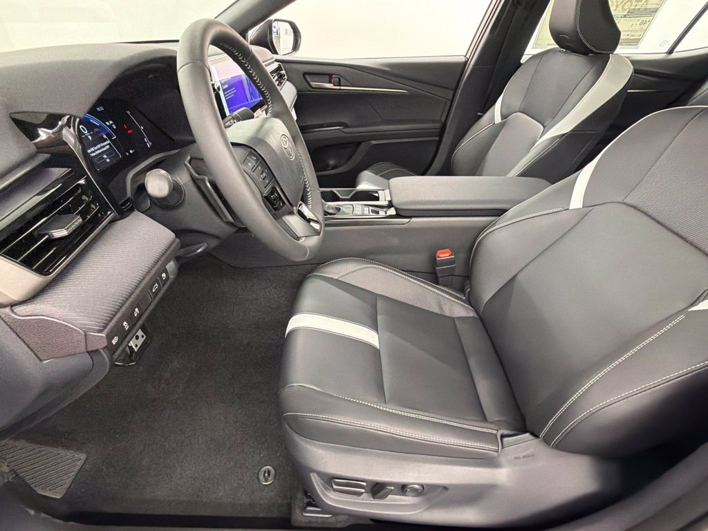 New 2026 Toyota Camry SE FWD image 18