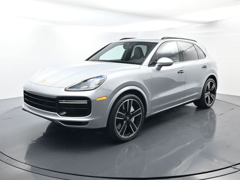 Used 2022 Porsche Cayenne Turbo image 1