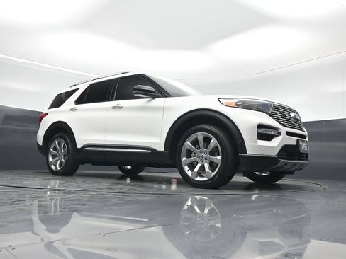 Used 2020 Ford Explorer Platinum w/ Premium Technology Package AWD/4WD image 4