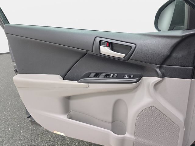 Used 2014 Toyota Camry LE FWD image 27