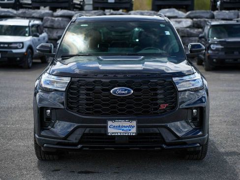 Used 2025 Ford Explorer ST AWD/4WD image 2