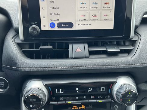 Used 2025 Toyota RAV4 XLE FWD image 28