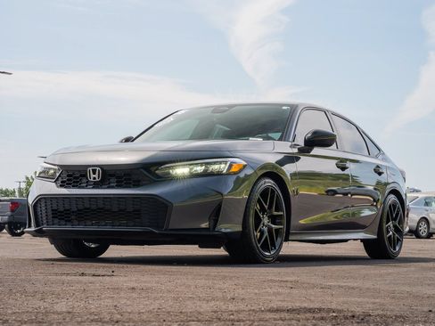 Used 2025 Honda Civic Sport image 3