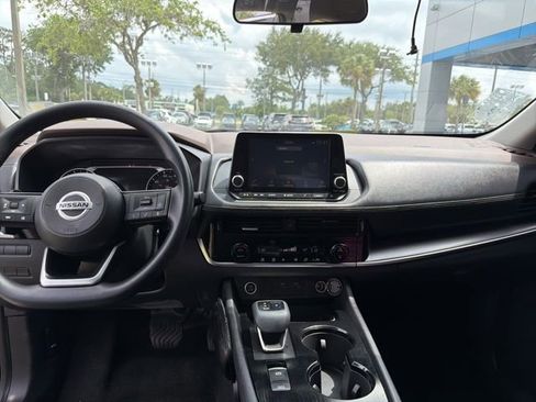 Used 2021 Nissan Rogue SV FWD image 8