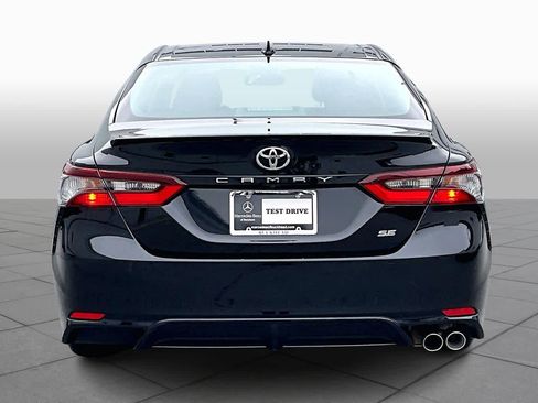 Used 2022 Toyota Camry SE image 5